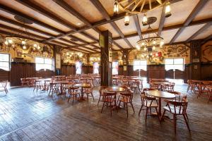 
Un restaurante o sitio para comer en PortAventura® Hotel Gold River - Includes PortAventura Park Tickets
