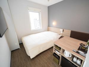 Postel nebo postele na pokoji v ubytování Super Hotel Okayama Station Higashiguchi + 37 fotografií