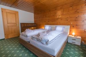 Ένα ή περισσότερα κρεβάτια σε δωμάτιο στο Chalet Weid - Aare Jungfrau AG