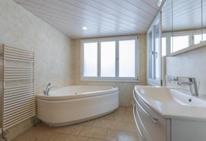 Ένα μπάνιο στο Chalet Weid - Aare Jungfrau AG