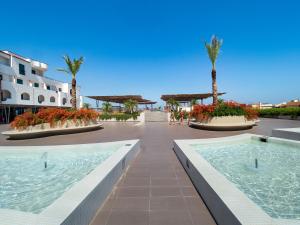 Bazén v ubytování Saracen Sands Hotel & Congress Centre - Palermo nebo v jeho okolí