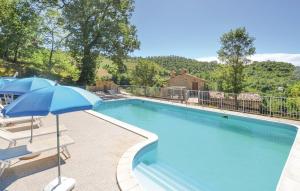 a swimming pool with two umbrellas and two chairs at Agriturismo il Casale del Barone in Mercatello sul Metauro