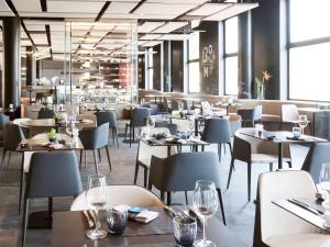 Novotel Bern Expo餐厅或其他用餐的地方