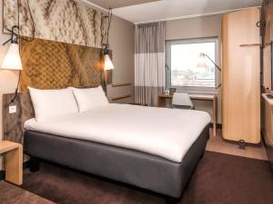Ένα ή περισσότερα κρεβάτια σε δωμάτιο στο ibis Amsterdam City West