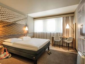 Postel nebo postele na pokoji v ubytování ibis Innsbruck