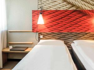 Postel nebo postele na pokoji v ubytování ibis Innsbruck