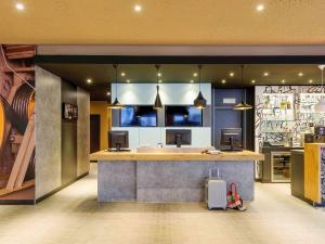 Una cocina o cocineta en Hotel Ibis Bregenz