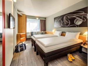 Una cama o camas en una habitación de Hotel Ibis Bregenz