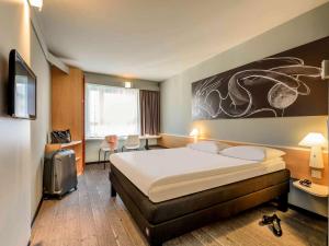Una cama o camas en una habitación de Hotel Ibis Bregenz