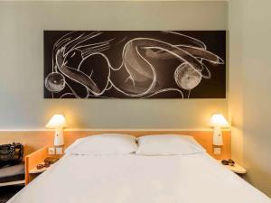 Una cama o camas en una habitación de Hotel Ibis Bregenz