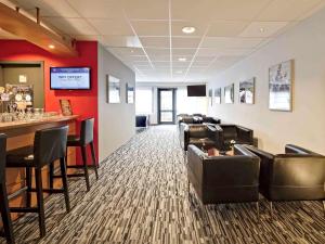 Ein Sitzbereich in der Unterkunft ibis Brussels Waterloo