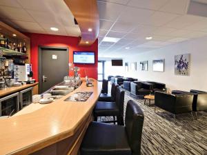 Ein Sitzbereich in der Unterkunft ibis Brussels Waterloo