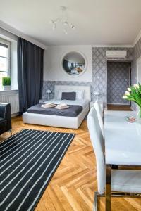 Posteľ alebo postele v izbe v ubytovaní Cracovia Apartments