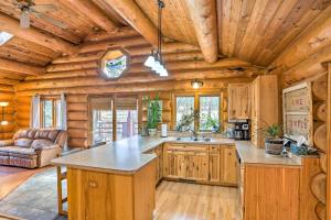 Gambar di galeri bagi Charming Rapid City Cabin 15 Mi to Mt Rushmore! di Rockerville