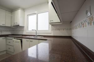 Kuchyň nebo kuchyňský kout v ubytování R54 Apartamento MONTSERRAT 11-2