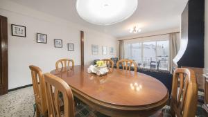 A seating area at R28 APARTAMENTO MONTSERRAT 11-3