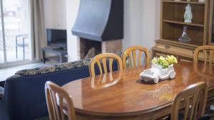 A seating area at R28 APARTAMENTO MONTSERRAT 11-3