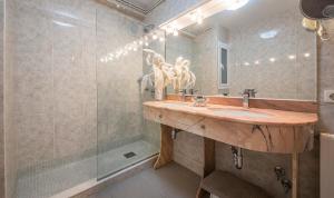a bathroom with a sink and a shower at Apartment Montserrat 11-1 in Calafell +19 photos