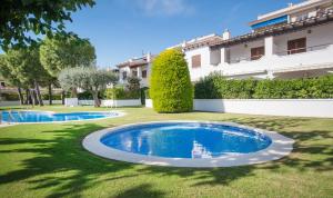 The swimming pool at or close to R17 Casa MERCÉ RODOREDA