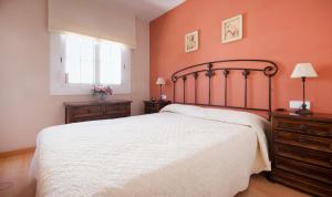 A bed or beds in a room at R17 Casa MERCÉ RODOREDA