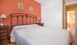 A bed or beds in a room at R17 Casa MERCÉ RODOREDA