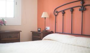 A bed or beds in a room at R17 Casa MERCÉ RODOREDA