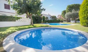 The swimming pool at or close to R17 Casa MERCÉ RODOREDA