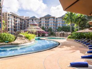 Bazén v ubytování Novotel Phuket Vintage Park Resort nebo v jeho okolí