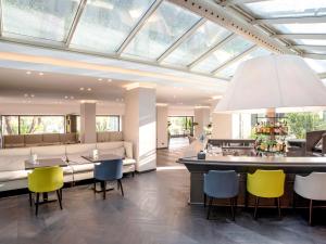Χώρος καθιστικού στο Mercure Roma West