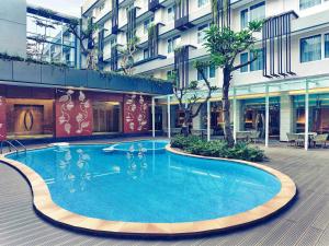 a large swimming pool in the middle of a building at Mercure Jakarta Sabang in Jakarta