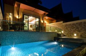 Bazén v ubytování Ammatara Pura Pool Villa nebo v jeho okolí