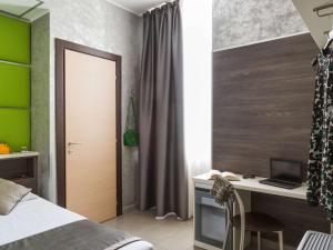 A television and/or entertainment centre at Ibis Styles Milano Centro