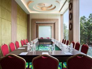 The business area and/or conference room at ibis Styles Cikarang
