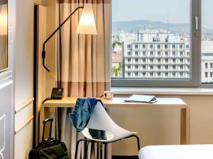 Nespecifikovaný výhled na hory nebo výhled na hory při pohledu z hotelu
