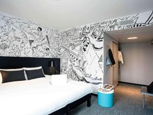 Postel nebo postele na pokoji v ubytování ibis Styles Genève Carouge