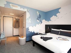 Postel nebo postele na pokoji v ubytování ibis Styles Genève Carouge