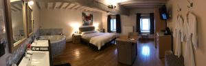 Кровать или кровати в номере De Verborgen Parel
