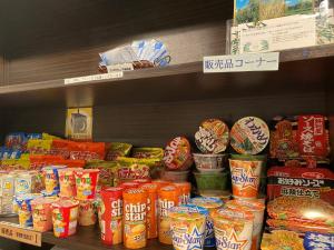 Supermarket nebo jiné obchody v  hotelu nebo okolí