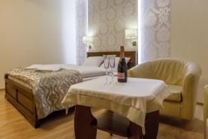 Posteľ alebo postele v izbe v ubytovaní Jawor Pokoje i Apartamenty