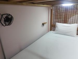 Voodi või voodid majutusasutuse Purple Monkey Hostel toas
