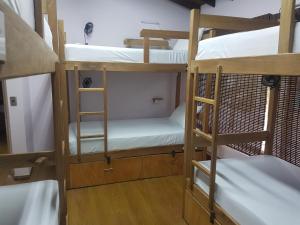 Narivoodi või narivoodid majutusasutuse Purple Monkey Hostel toas