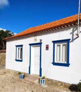 Galeriebild der Unterkunft Renovated Wine Press House - WITH POOL in Porto de Mós