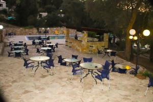 A restaurant or other place to eat at Amfitriti Hotel & Studios