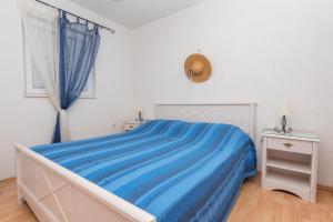 Posteľ alebo postele v izbe v ubytovaní Apartmani Antunović Podgora