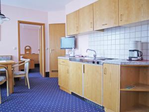 Kuchyň nebo kuchyňský kout v ubytování Hotel Ebner