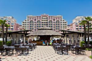 En restaurang eller annat matställe på DIT Majestic Beach Resort - Ultra All Inclusive