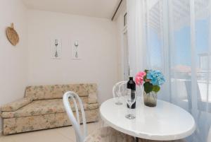 Posedenie v ubytovaní Apartmani Antunović Podgora