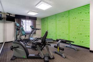 Fitness centrum a/nebo fitness zařízení v ubytování La Quinta Inn by Wyndham Champaign