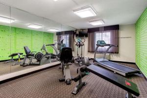 Fitness centrum a/nebo fitness zařízení v ubytování La Quinta Inn by Wyndham Champaign