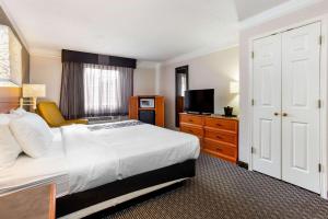 Postel nebo postele na pokoji v ubytování La Quinta Inn by Wyndham Champaign